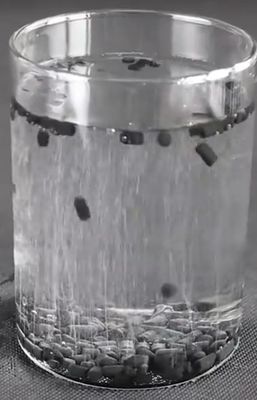 หมายเลข EINECS 64365-11-3 สื่อกรองตู้ปลาจากกะลามะพร้าว คาร์บอนกัมมันต์แตก สำหรับกำจัดกำมะถัน